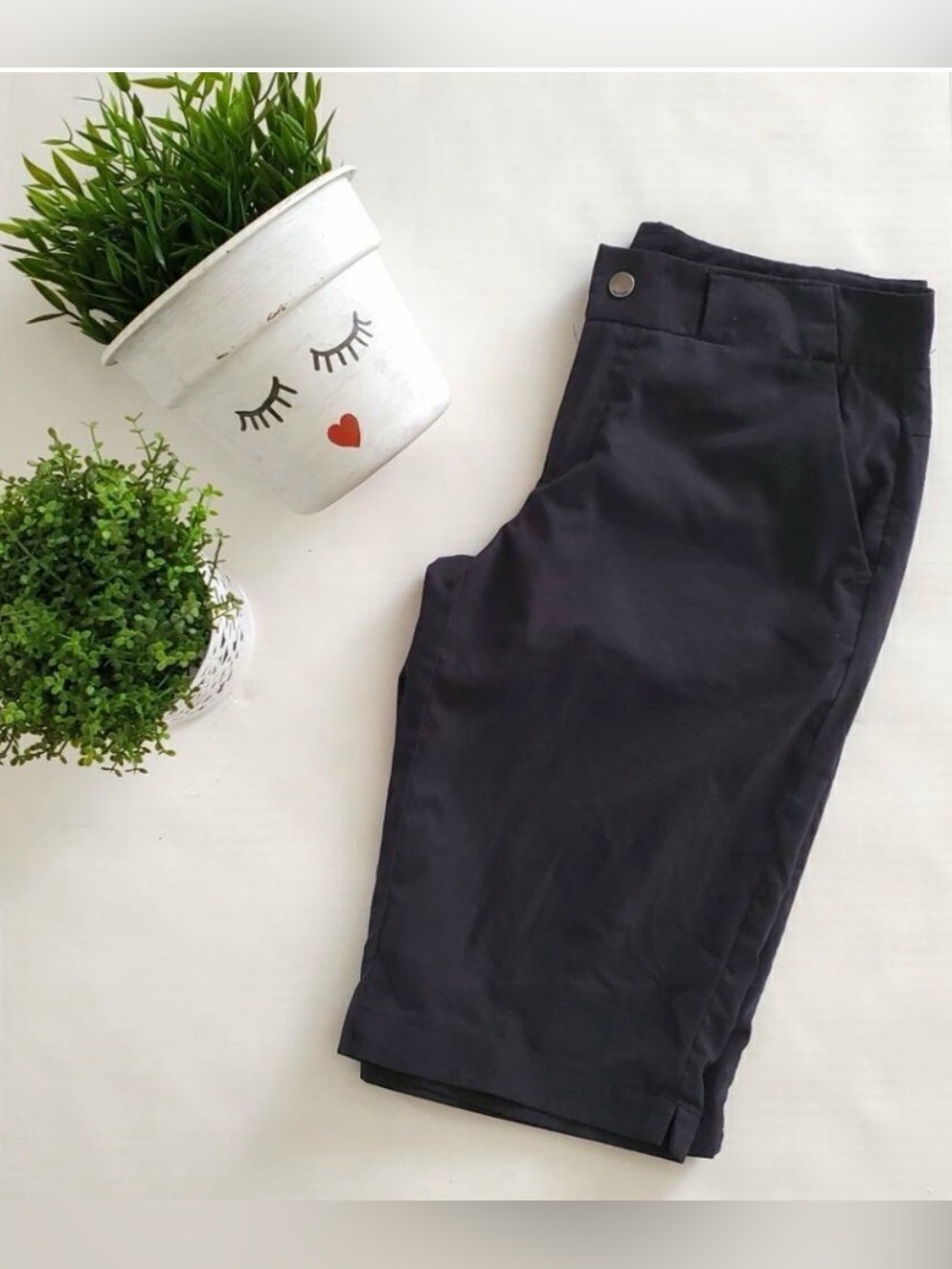 EUC Columbia Women’s Black Casual Shorts 11” Inseam Size 2